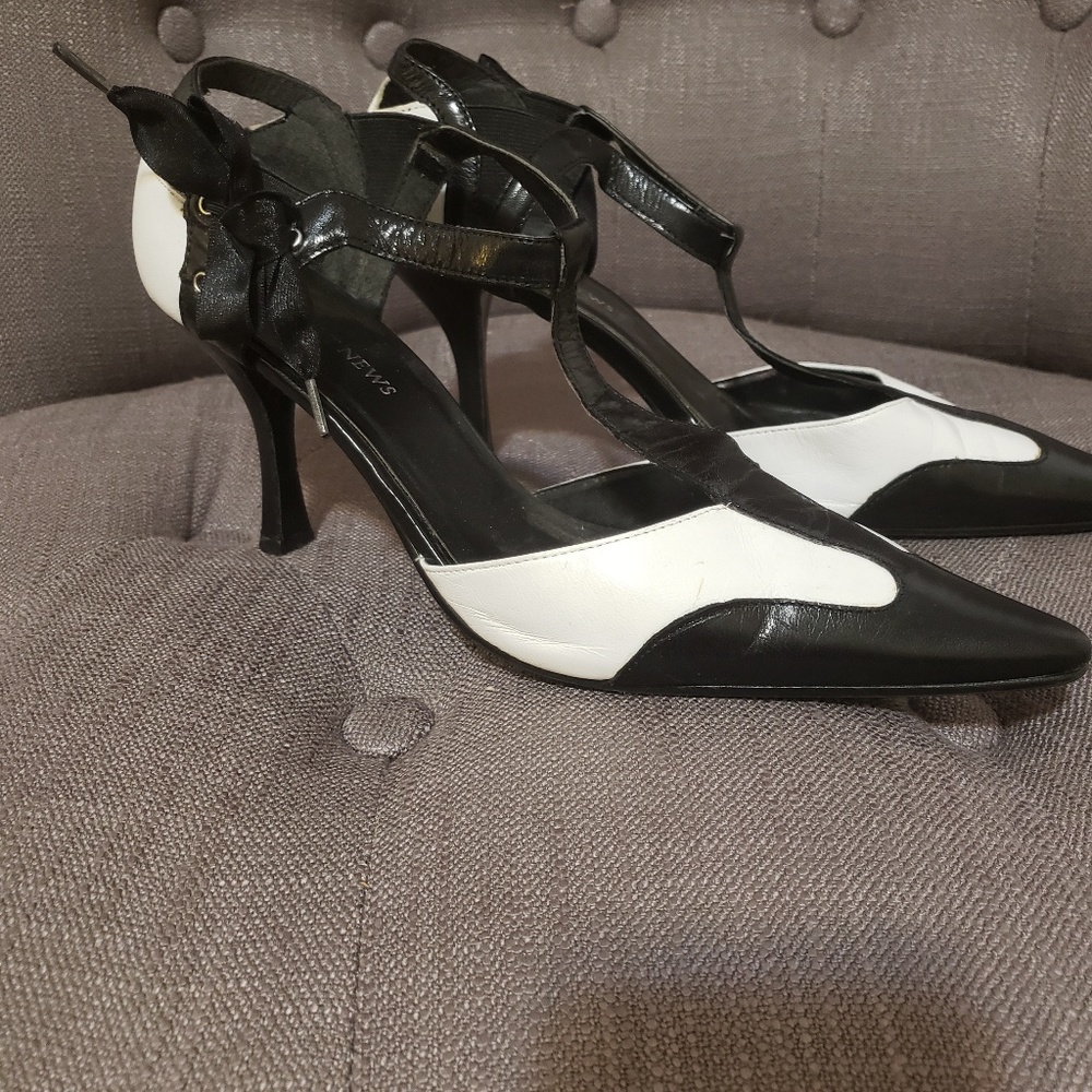 Spectator strappy pump